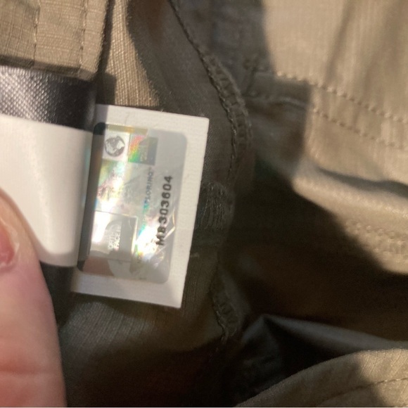 THE NORTH FACE Sz 12 Khaki Convertible  Hiking Pants with Many Pockets - Picture 15 of 16